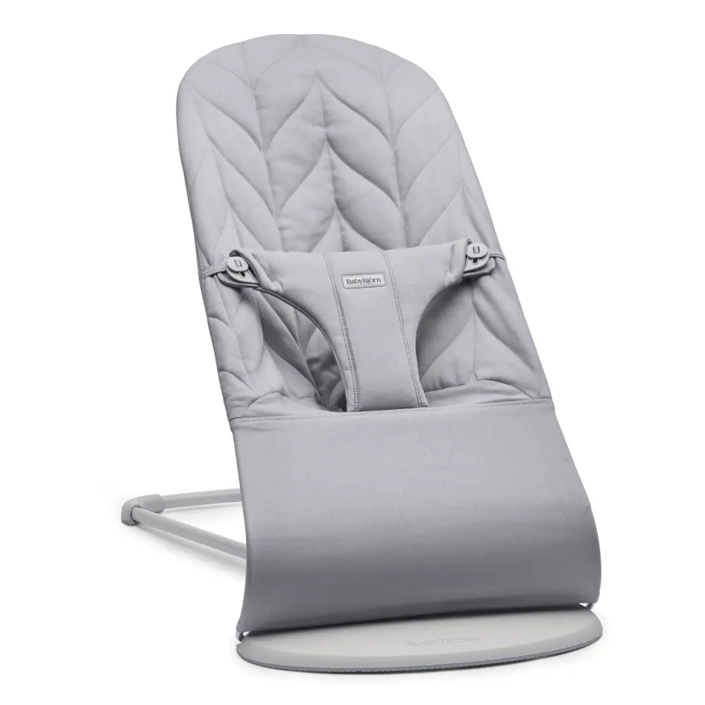Babysitter Bliss Vävd Bladmönstrad Quilt - Ljusgrå